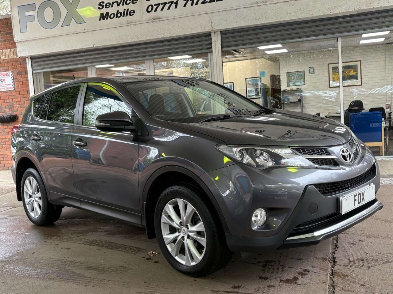A 2013 TOYOTA RAV4 2.2 D-CAT Icon SUV 5dr Diesel Auto 4WD Euro 5 (150 ps) 4 X 4,SAT NAVIGATION A 2013 TOYOTA RAV4 2.2 D-CAT Icon SUV 5dr Diesel Auto 4WD Euro 5 (150 ps) 4 X 4,SAT NAVIGATION