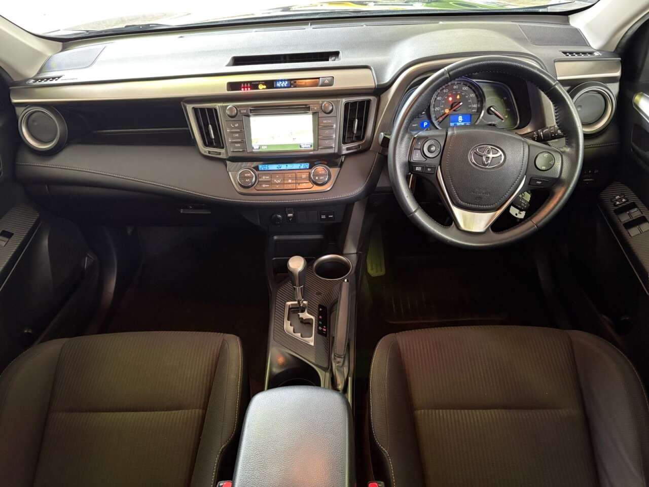 A 2013 TOYOTA RAV4 2.2 D-CAT Icon SUV 5dr Diesel Auto 4WD Euro 5 (150 ps) 4 X 4,SAT NAVIGATION A 2013 TOYOTA RAV4 2.2 D-CAT Icon SUV 5dr Diesel Auto 4WD Euro 5 (150 ps) 4 X 4,SAT NAVIGATION