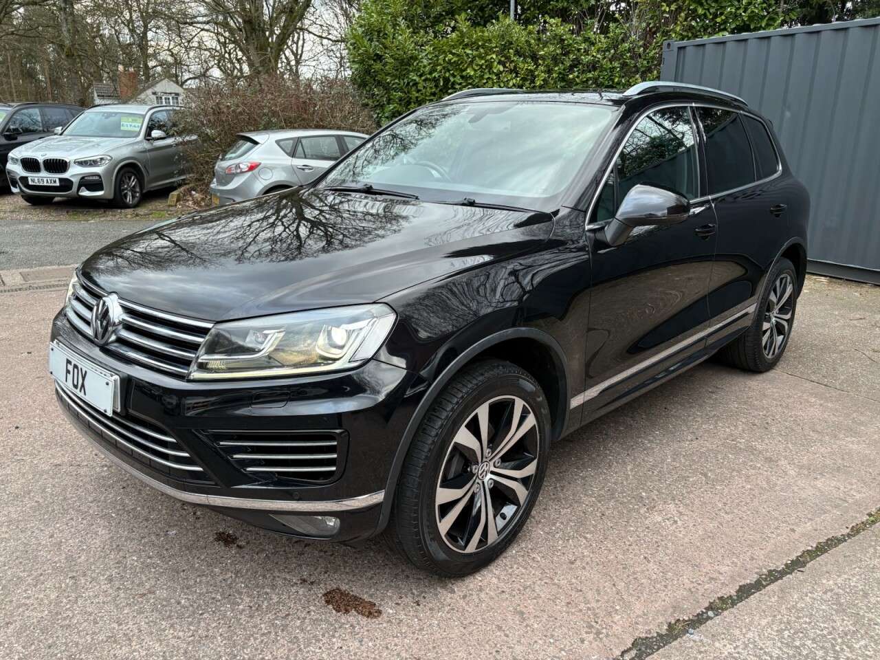 A 2015 VOLKSWAGEN TOUAREG 3.0 TDI V6 BlueMotion Tech R-Line SUV 5dr Diesel Tiptronic 4WD Euro 6 (s/s) A 2015 VOLKSWAGEN TOUAREG 3.0 TDI V6 BlueMotion Tech R-Line SUV 5dr Diesel Tiptronic 4WD Euro 6 (s/s)
