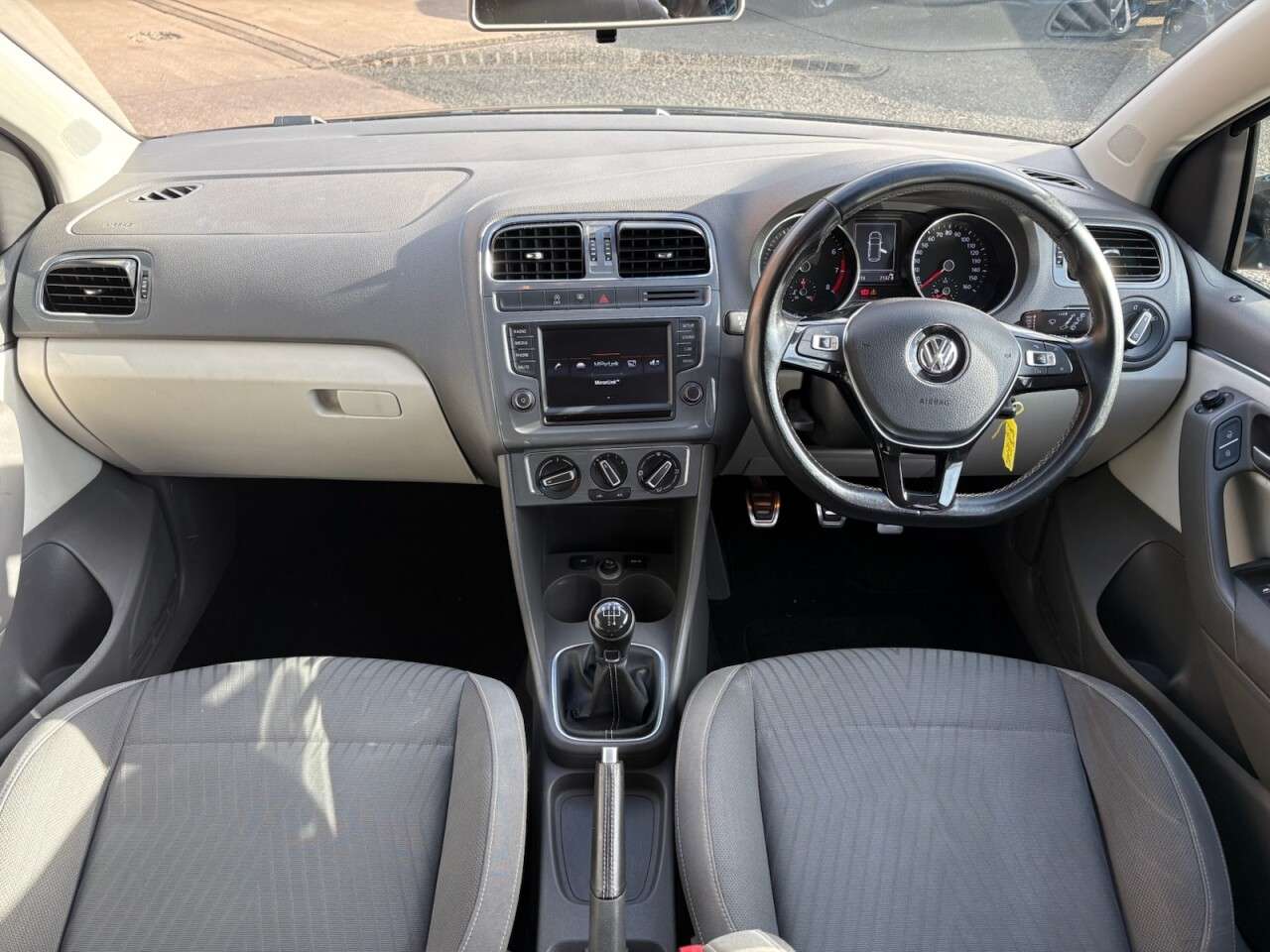 A 2015 VOLKSWAGEN POLO 1.2 TSI BlueMotion Tech SE Design Hatchback 5dr Petrol Manual Euro 6 (s/s) A 2015 VOLKSWAGEN POLO 1.2 TSI BlueMotion Tech SE Design Hatchback 5dr Petrol Manual Euro 6 (s/s)