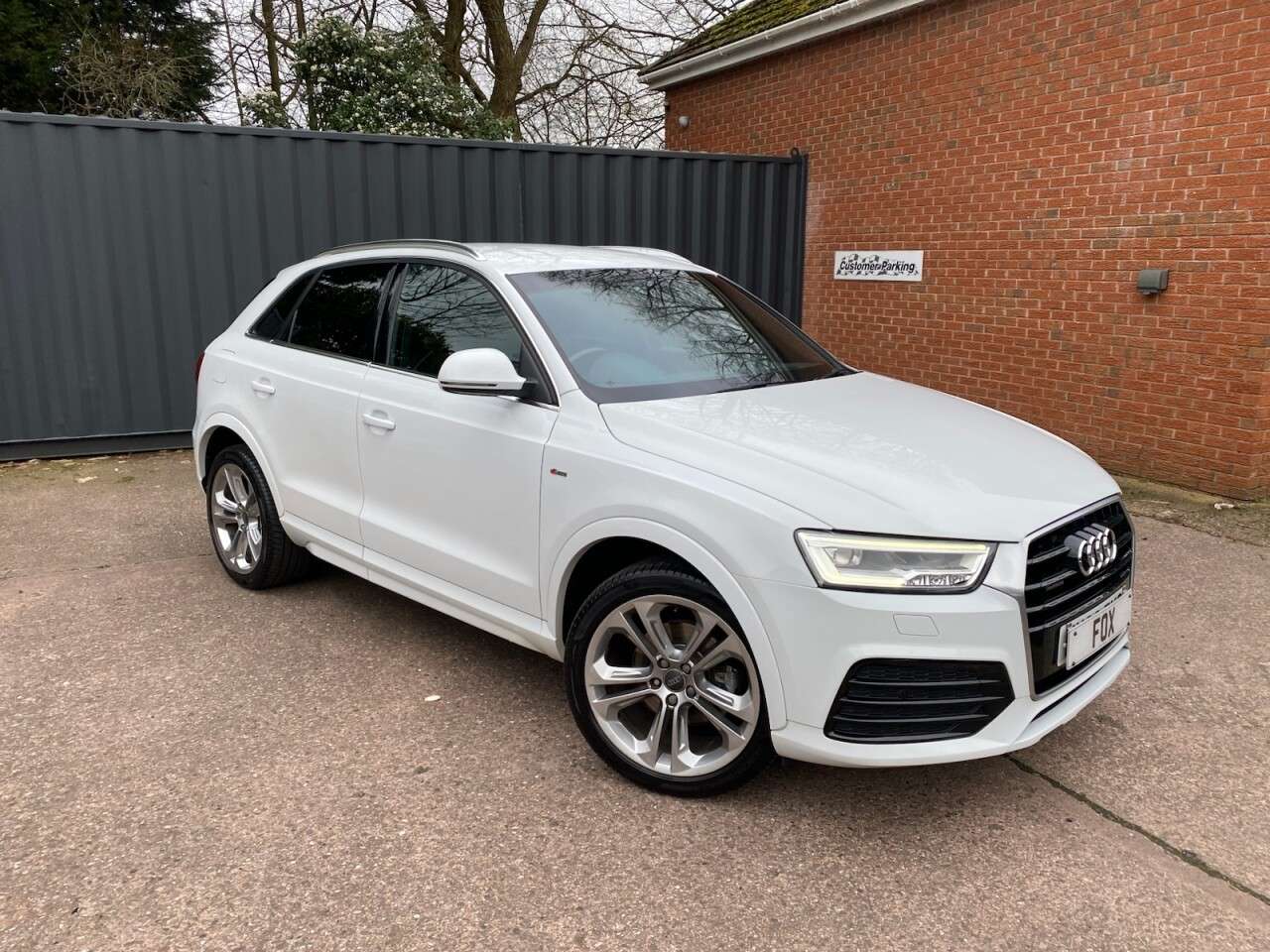 A 2016 AUDI Q3 2.0 TDI S line Plus SUV 5dr Diesel S Tronic quattro Euro 6 (s/s) (184 ps) 1 A 2016 AUDI Q3 2.0 TDI S line Plus SUV 5dr Diesel S Tronic quattro Euro 6 (s/s) (184 ps) 1