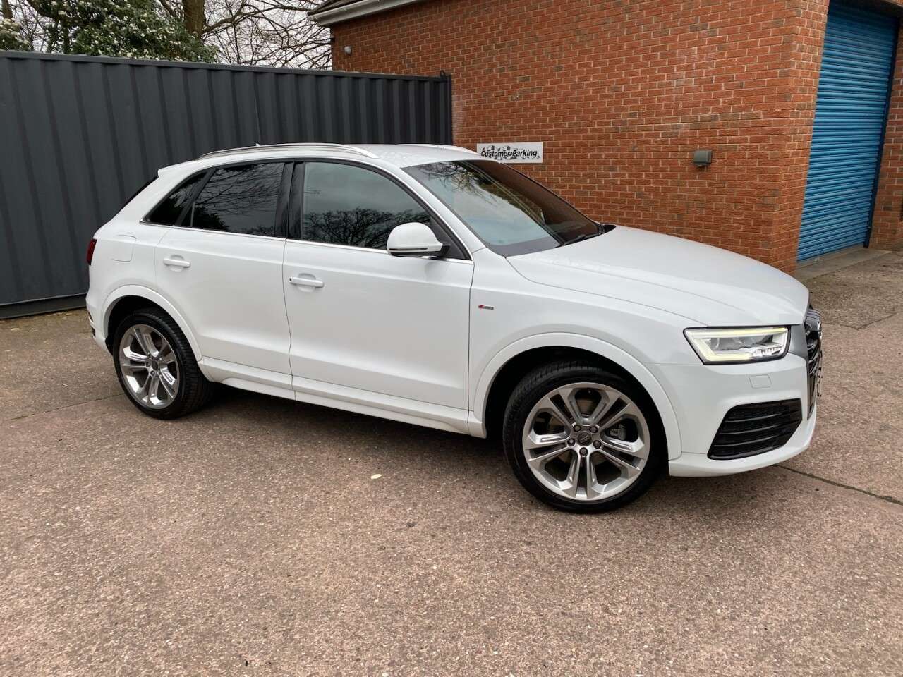 A 2016 AUDI Q3 2.0 TDI S line Plus SUV 5dr Diesel S Tronic quattro Euro 6 (s/s) (184 ps) 1 A 2016 AUDI Q3 2.0 TDI S line Plus SUV 5dr Diesel S Tronic quattro Euro 6 (s/s) (184 ps) 1