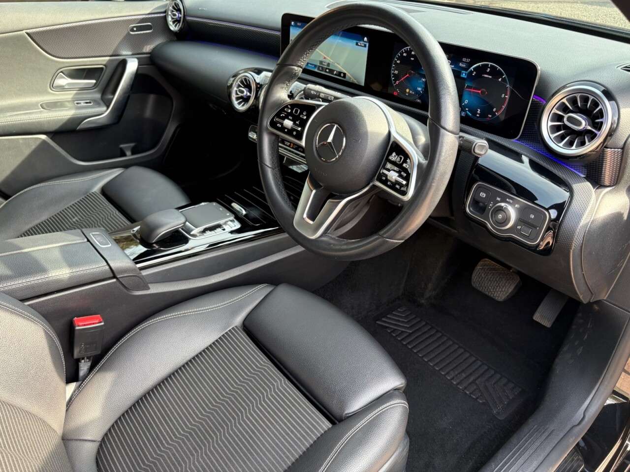 A 2019 MERCEDES-BENZ A-CLASS 1.5 A180d Sport (Premium) Hatchback 5dr Diesel 7G-DCT Euro 6 (s/s) (116 ps) A 2019 MERCEDES-BENZ A-CLASS 1.5 A180d Sport (Premium) Hatchback 5dr Diesel 7G-DCT Euro 6 (s/s) (116 ps)