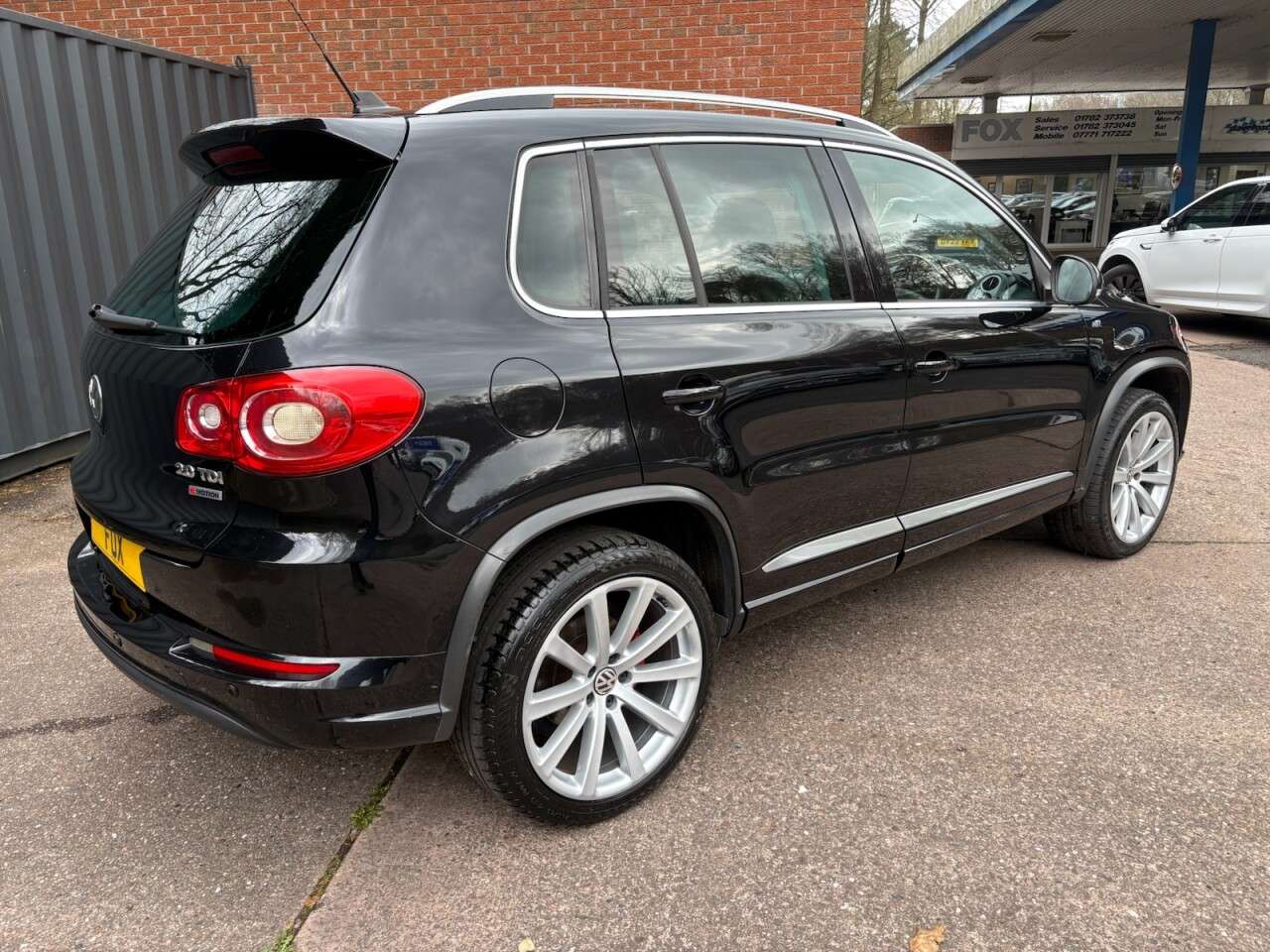 A 2010 VOLKSWAGEN TIGUAN 2.0 TDI R-Line SUV 5dr Diesel Auto 4WD Euro 5 (140 ps) 4 X 4,SAT NAVIGATION A 2010 VOLKSWAGEN TIGUAN 2.0 TDI R-Line SUV 5dr Diesel Auto 4WD Euro 5 (140 ps) 4 X 4,SAT NAVIGATION