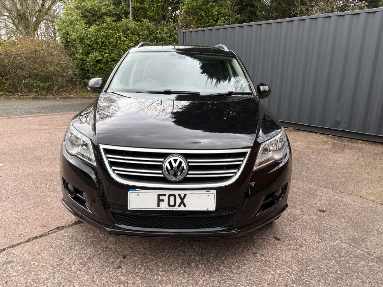 A 2010 VOLKSWAGEN TIGUAN 2.0 TDI R-Line SUV 5dr Diesel Auto 4WD Euro 5 (140 ps) 4 X 4,SAT NAVIGATION A 2010 VOLKSWAGEN TIGUAN 2.0 TDI R-Line SUV 5dr Diesel Auto 4WD Euro 5 (140 ps) 4 X 4,SAT NAVIGATION