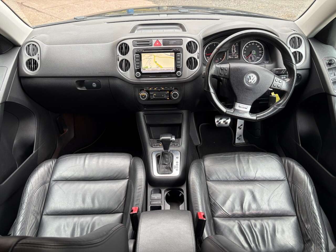 A 2010 VOLKSWAGEN TIGUAN 2.0 TDI R-Line SUV 5dr Diesel Auto 4WD Euro 5 (140 ps) 4 X 4,SAT NAVIGATION A 2010 VOLKSWAGEN TIGUAN 2.0 TDI R-Line SUV 5dr Diesel Auto 4WD Euro 5 (140 ps) 4 X 4,SAT NAVIGATION