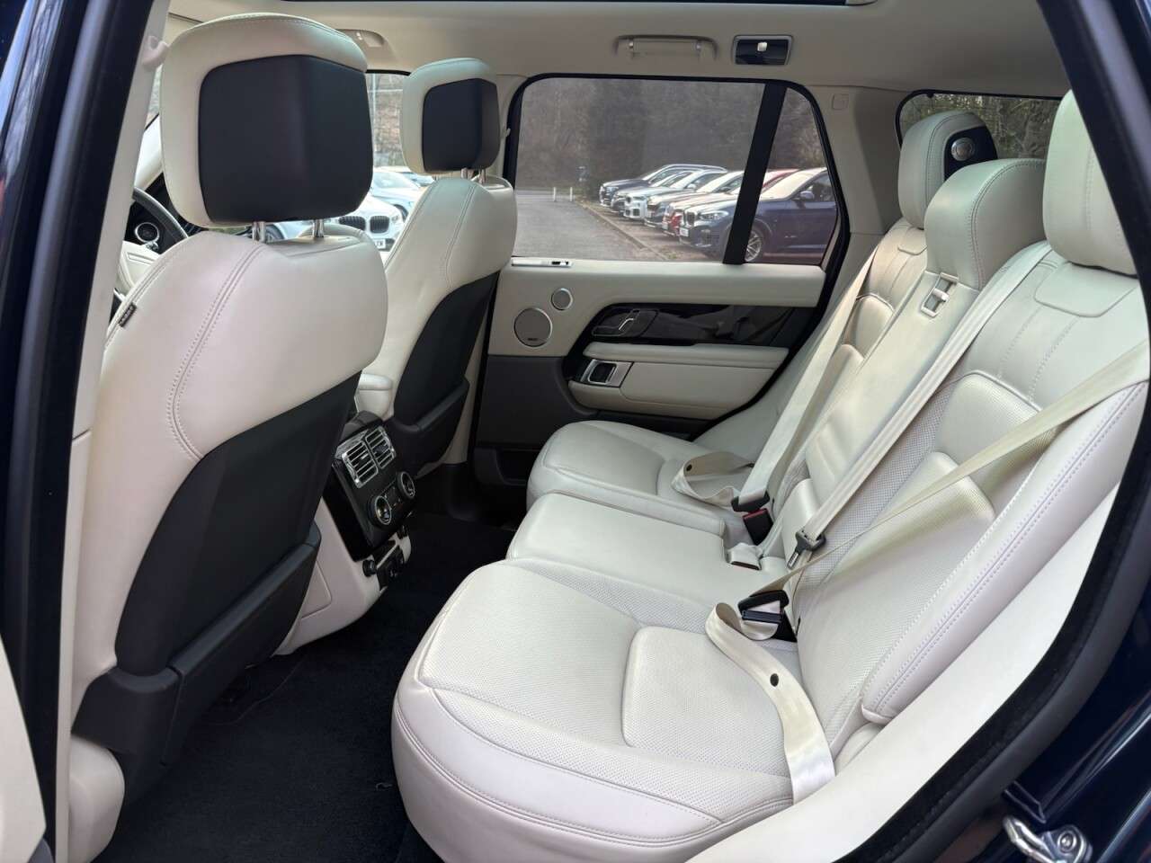 A 2020 LAND ROVER RANGE ROVER 3.0 SD V6 Vogue SUV 5dr Diesel Auto 4WD Euro 6 (s/s) (275 ps) PANORAMIC ROO A 2020 LAND ROVER RANGE ROVER 3.0 SD V6 Vogue SUV 5dr Diesel Auto 4WD Euro 6 (s/s) (275 ps) PANORAMIC ROO