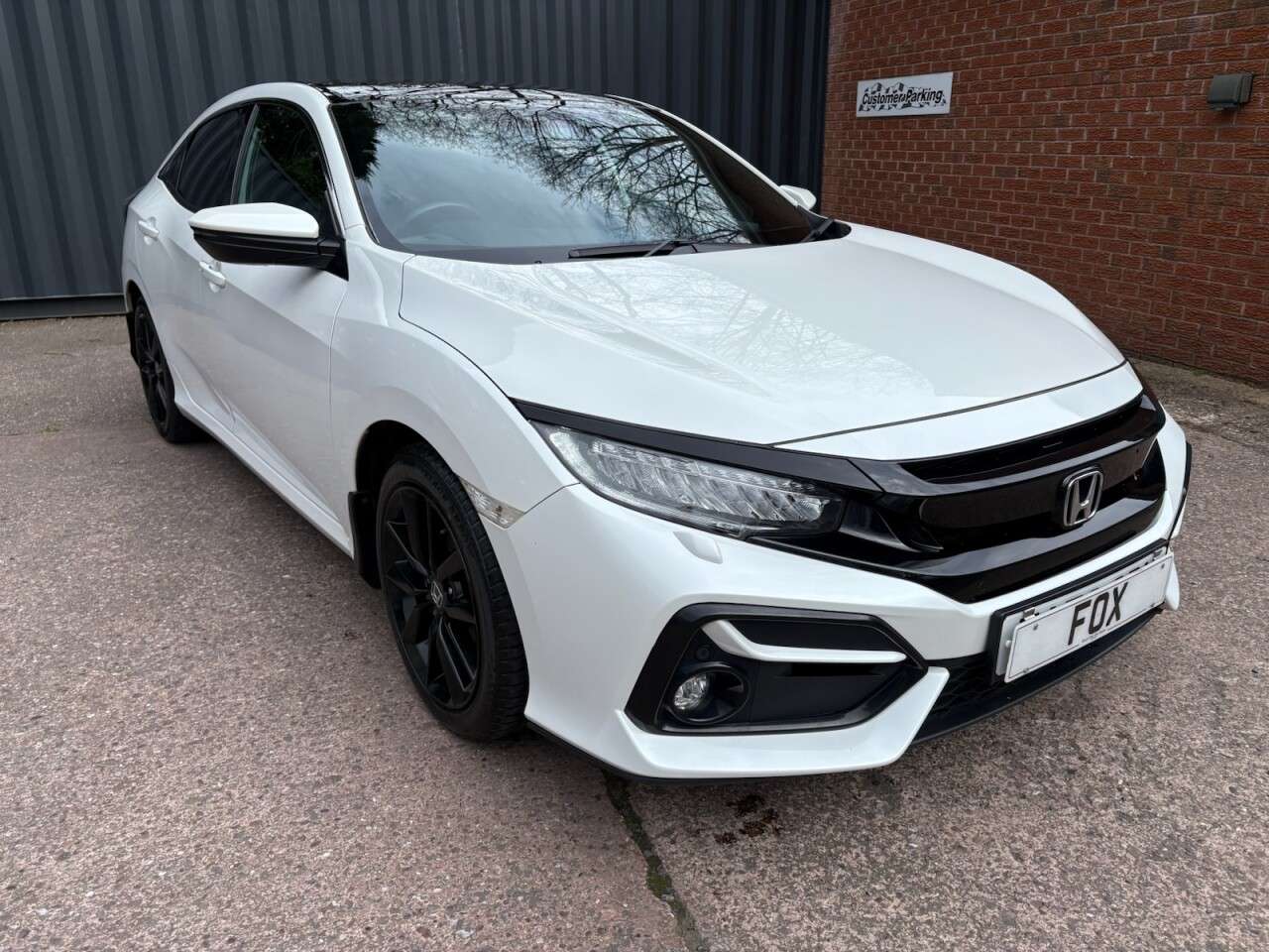 A 2020 HONDA CIVIC 1.0 VTEC Turbo EX Hatchback 5dr Petrol Manual Euro 6 (s/s) (126 ps) PAN ROO A 2020 HONDA CIVIC 1.0 VTEC Turbo EX Hatchback 5dr Petrol Manual Euro 6 (s/s) (126 ps) PAN ROO