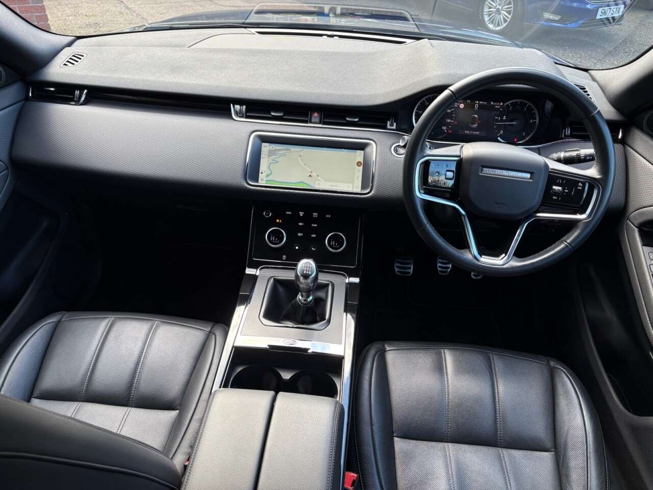 A 2022 LAND ROVER RANGE ROVER EVOQUE 2.0 D165 R-Dynamic S SUV 5dr Diesel Manual FWD Euro 6 (s/s) (163 ps) PRIVAC A 2022 LAND ROVER RANGE ROVER EVOQUE 2.0 D165 R-Dynamic S SUV 5dr Diesel Manual FWD Euro 6 (s/s) (163 ps) PRIVAC