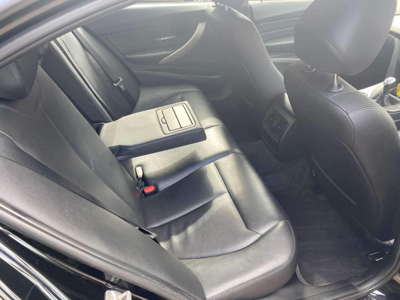 A 2013 BMW 3 SERIES 2.0 320d ED BluePerformance EfficientDynamics Saloon 4dr Diesel Manual Euro A 2013 BMW 3 SERIES 2.0 320d ED BluePerformance EfficientDynamics Saloon 4dr Diesel Manual Euro
