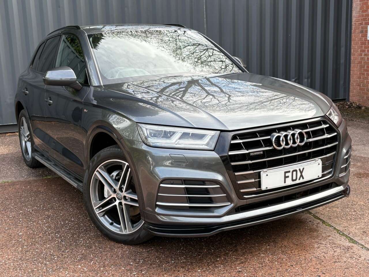 A 2017 AUDI Q5 2.0 TDI S line SUV 5dr Diesel S Tronic quattro Euro 6 (s/s) (190 ps) SATELL A 2017 AUDI Q5 2.0 TDI S line SUV 5dr Diesel S Tronic quattro Euro 6 (s/s) (190 ps) SATELL