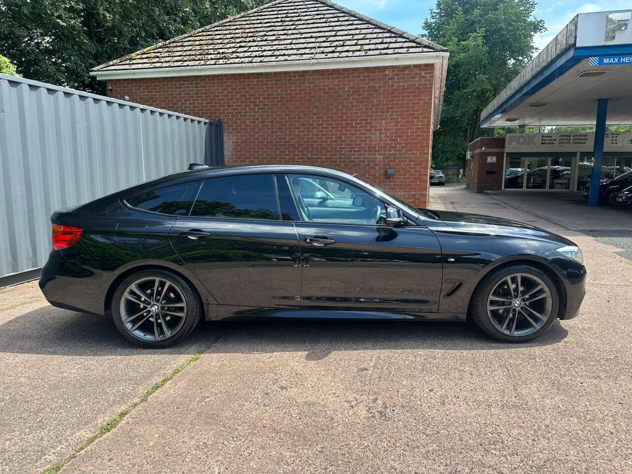 A 2015 BMW 3 SERIES GRAN TURISMO 2.0 320d M Sport GT 5dr Diesel Manual Euro 6 (s/s) (184 ps) CRUISE-PRIVACY A 2015 BMW 3 SERIES GRAN TURISMO 2.0 320d M Sport GT 5dr Diesel Manual Euro 6 (s/s) (184 ps) CRUISE-PRIVACY