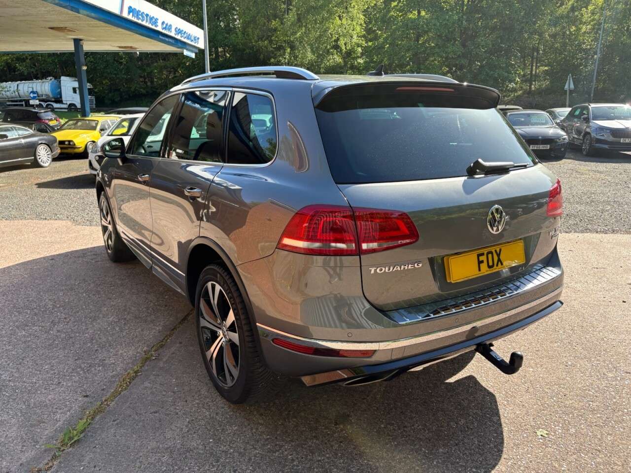 A 2015 VOLKSWAGEN TOUAREG 3.0 TDI V6 BlueMotion Tech R-Line SUV 5dr Diesel Tiptronic 4WD Euro 6 (s/s) A 2015 VOLKSWAGEN TOUAREG 3.0 TDI V6 BlueMotion Tech R-Line SUV 5dr Diesel Tiptronic 4WD Euro 6 (s/s)