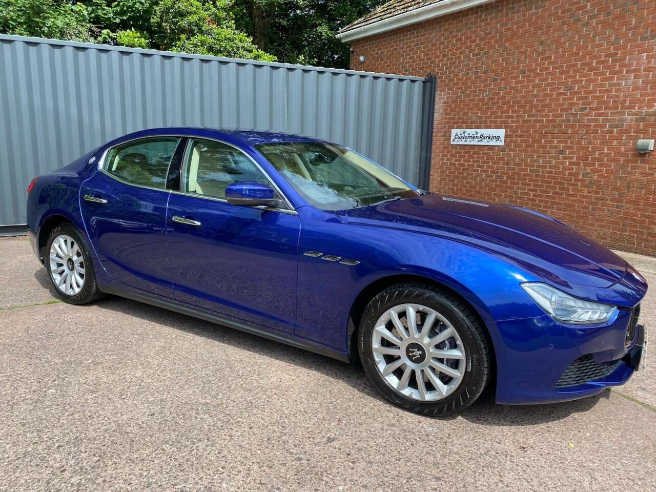 A 2016 MASERATI GHIBLI 3.0D V6 Saloon 4dr Diesel ZF Euro 5 (s/s) (275 ps) CRUISE-2XKEYS-PARKING SE A 2016 MASERATI GHIBLI 3.0D V6 Saloon 4dr Diesel ZF Euro 5 (s/s) (275 ps) CRUISE-2XKEYS-PARKING SE