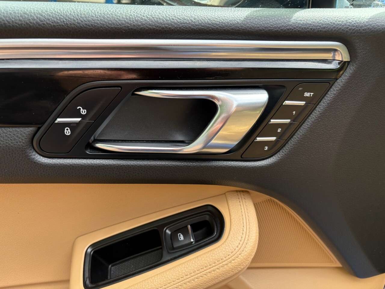 2016 PORSCHE MACAN 2016 PORSCHE MACAN