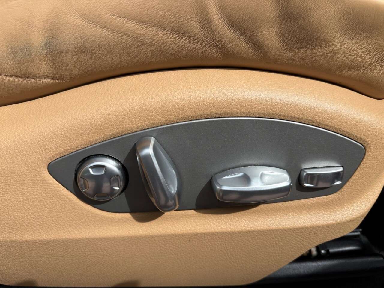 2016 PORSCHE MACAN 2016 PORSCHE MACAN