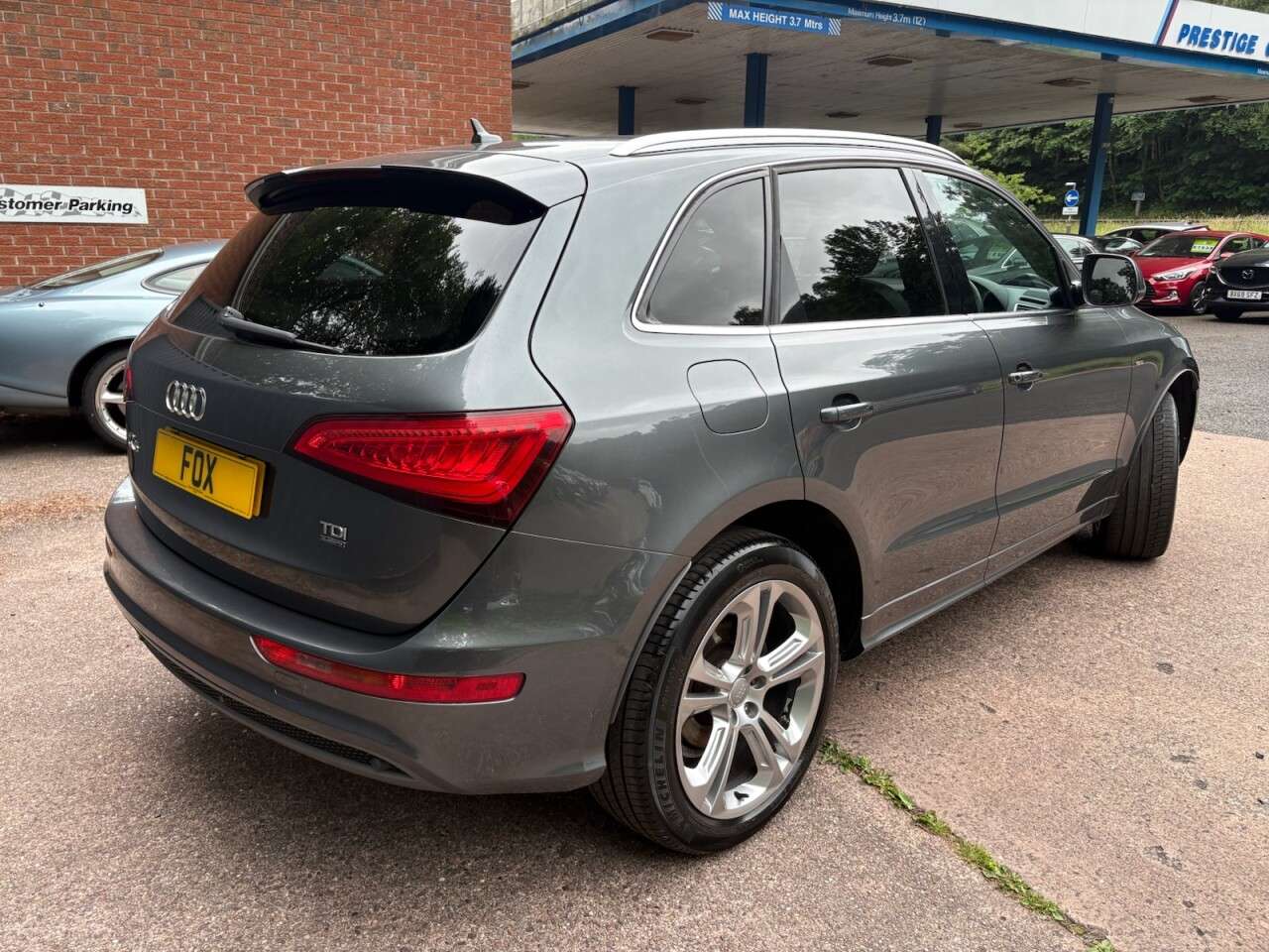 A 2014 AUDI Q5 2.0 TDI S line Plus SUV 5dr Diesel S Tronic quattro Euro 5 (s/s) (177 ps) P A 2014 AUDI Q5 2.0 TDI S line Plus SUV 5dr Diesel S Tronic quattro Euro 5 (s/s) (177 ps) P