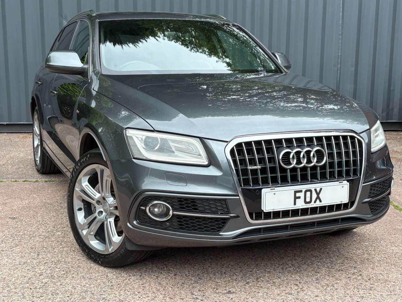 A 2014 AUDI Q5 2.0 TDI S line Plus SUV 5dr Diesel S Tronic quattro Euro 5 (s/s) (177 ps) P A 2014 AUDI Q5 2.0 TDI S line Plus SUV 5dr Diesel S Tronic quattro Euro 5 (s/s) (177 ps) P