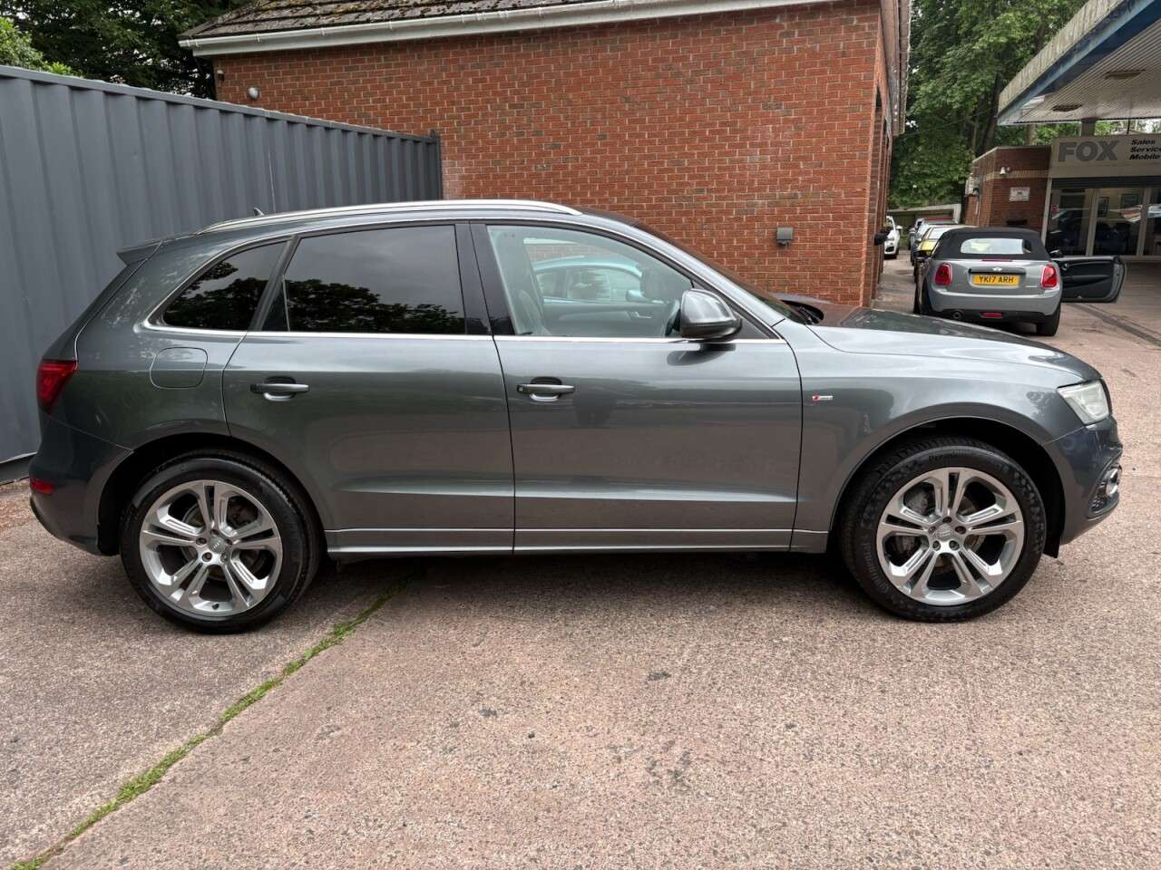 A 2014 AUDI Q5 2.0 TDI S line Plus SUV 5dr Diesel S Tronic quattro Euro 5 (s/s) (177 ps) P A 2014 AUDI Q5 2.0 TDI S line Plus SUV 5dr Diesel S Tronic quattro Euro 5 (s/s) (177 ps) P