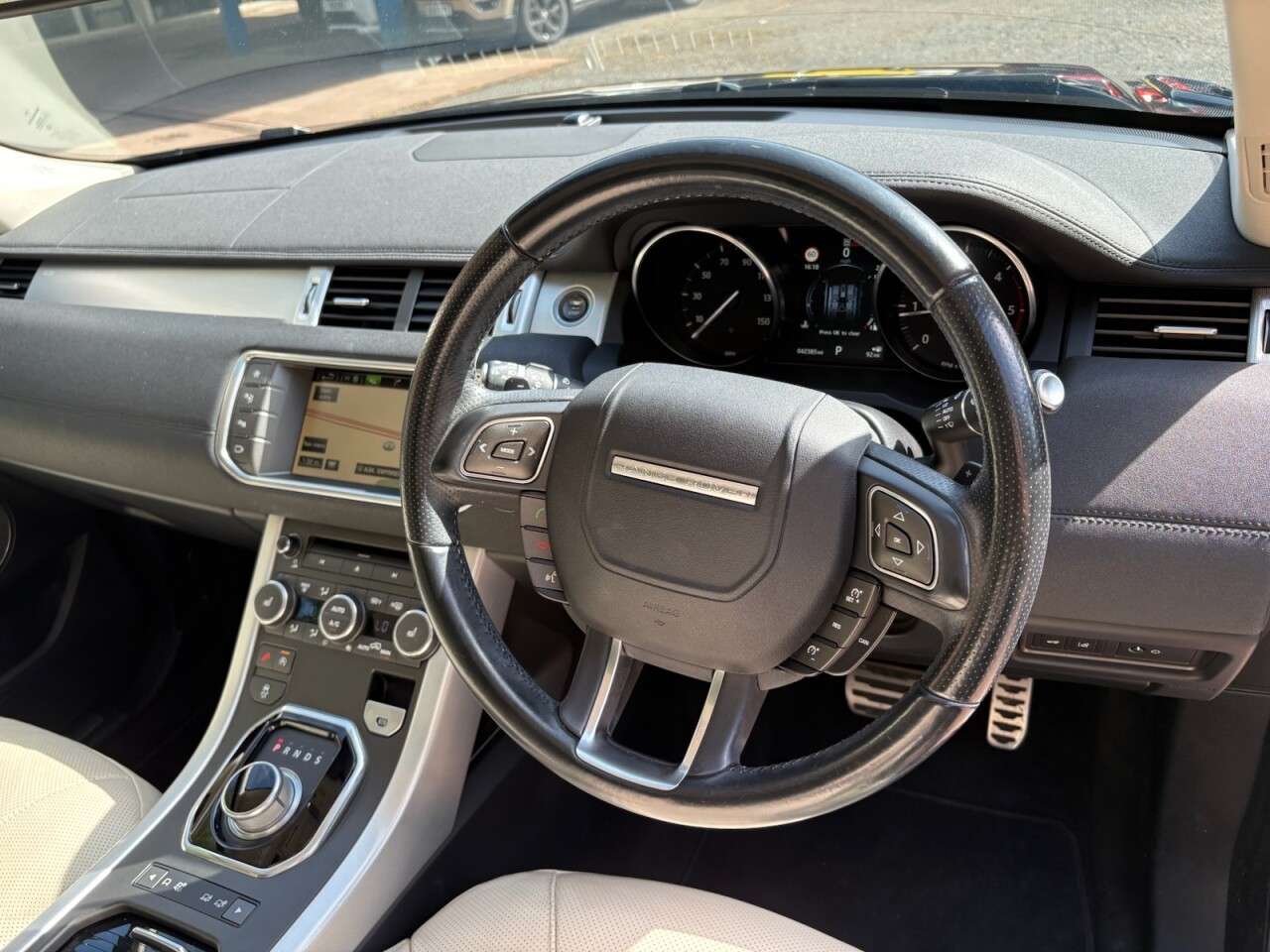 A 2016 LAND ROVER RANGE ROVER EVOQUE 2.0 TD4 HSE Dynamic Lux SUV 5dr Diesel Auto 4WD Euro 6 (s/s) (180 ps) 20INC A 2016 LAND ROVER RANGE ROVER EVOQUE 2.0 TD4 HSE Dynamic Lux SUV 5dr Diesel Auto 4WD Euro 6 (s/s) (180 ps) 20INC