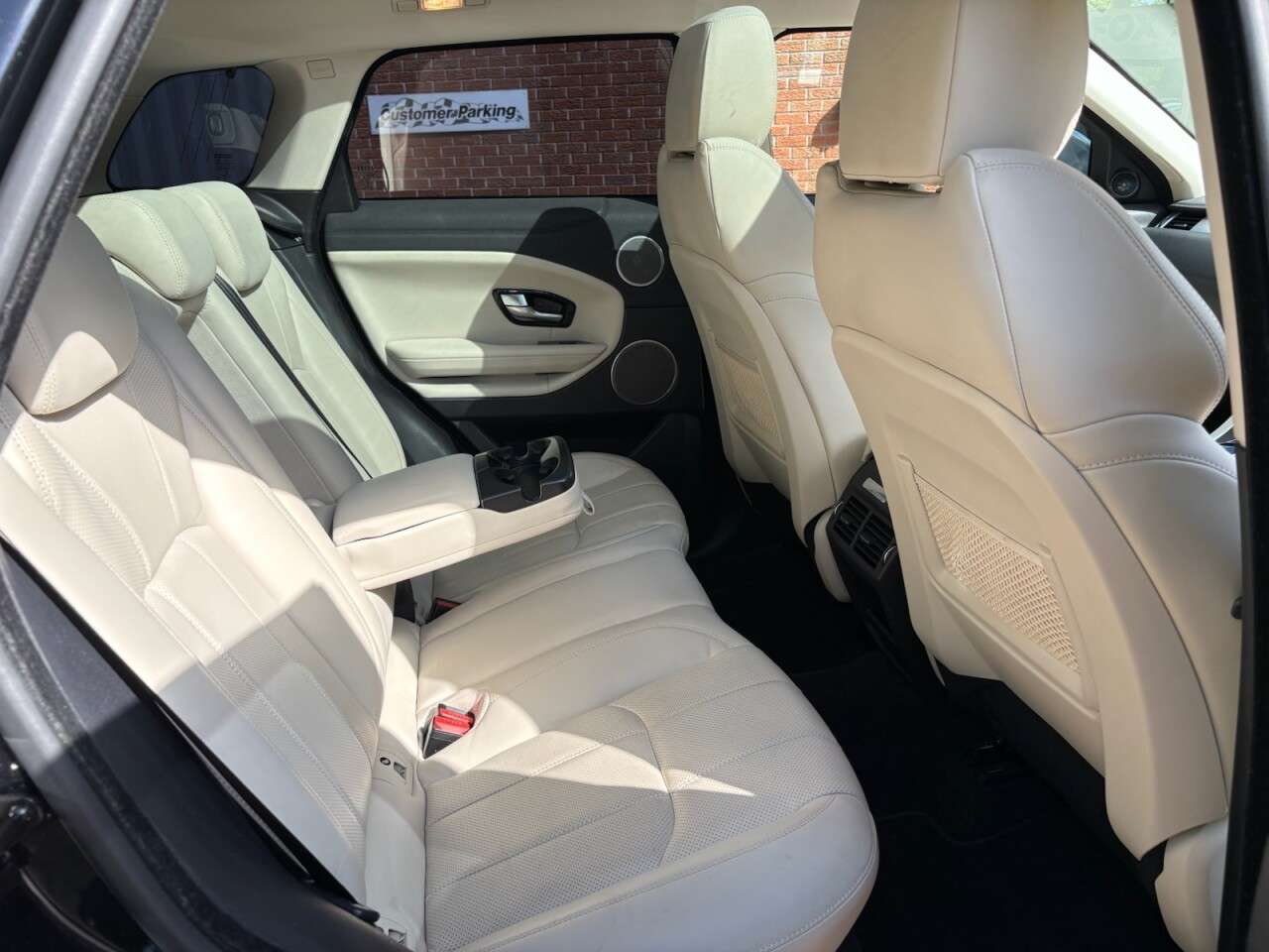 A 2016 LAND ROVER RANGE ROVER EVOQUE 2.0 TD4 HSE Dynamic Lux SUV 5dr Diesel Auto 4WD Euro 6 (s/s) (180 ps) 20INC A 2016 LAND ROVER RANGE ROVER EVOQUE 2.0 TD4 HSE Dynamic Lux SUV 5dr Diesel Auto 4WD Euro 6 (s/s) (180 ps) 20INC