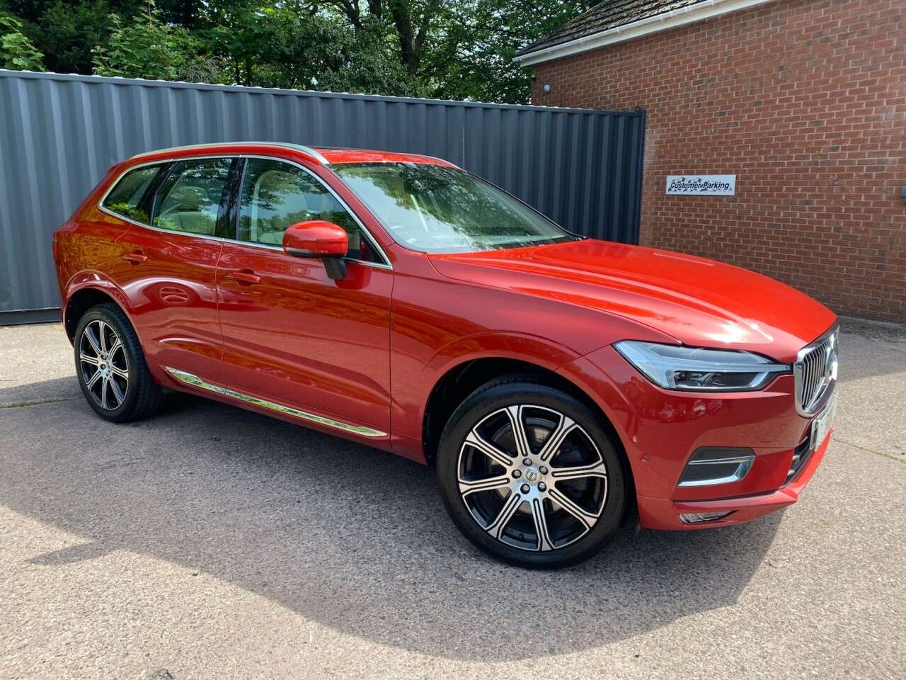 A 2019 VOLVO XC60 2.0 T5 Inscription Pro SUV 5dr Petrol Auto AWD Euro 6 (s/s) (250 ps) CRUISE A 2019 VOLVO XC60 2.0 T5 Inscription Pro SUV 5dr Petrol Auto AWD Euro 6 (s/s) (250 ps) CRUISE