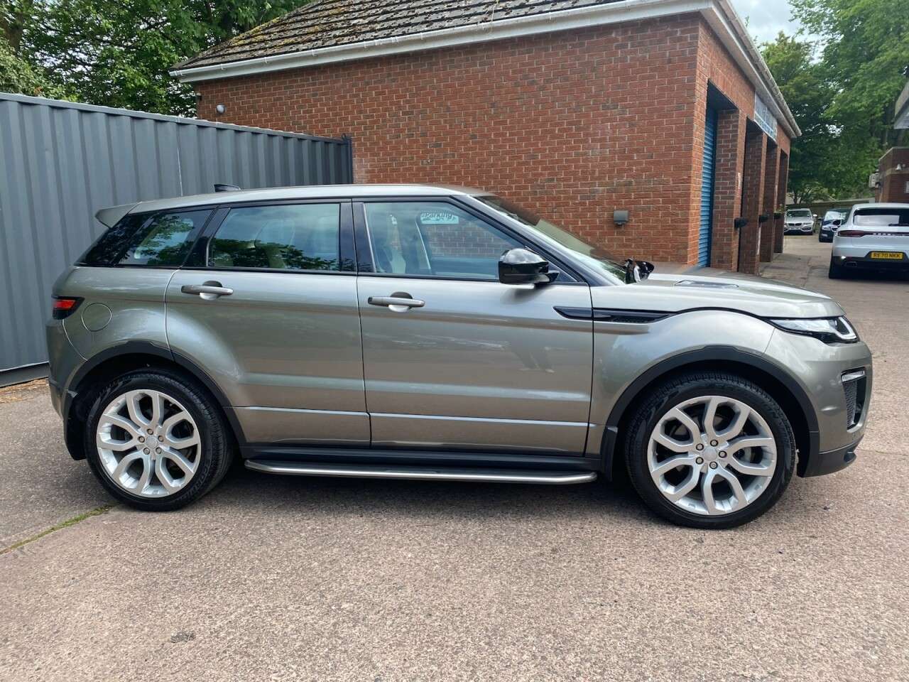 A 2016 LAND ROVER RANGE ROVER EVOQUE 2.0 TD4 HSE Dynamic SUV 5dr Diesel Auto 4WD Euro 6 (s/s) (180 ps) NAVIGATIO A 2016 LAND ROVER RANGE ROVER EVOQUE 2.0 TD4 HSE Dynamic SUV 5dr Diesel Auto 4WD Euro 6 (s/s) (180 ps) NAVIGATIO