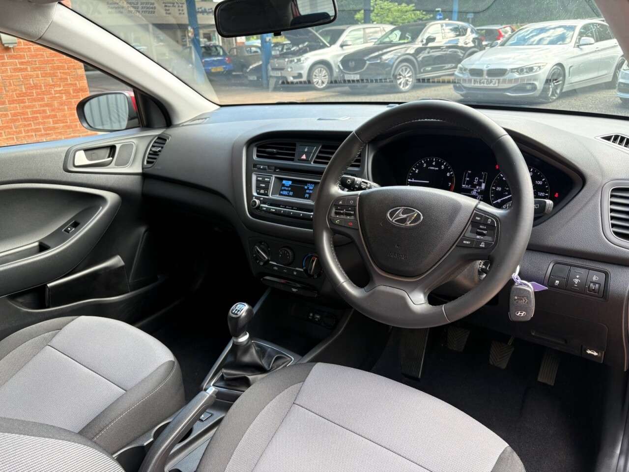 A 2017 HYUNDAI I20 1.2 SE Coupe 3dr Petrol Manual Euro 6 (84 ps) HIGH SPEC,ECONOMICAL A 2017 HYUNDAI I20 1.2 SE Coupe 3dr Petrol Manual Euro 6 (84 ps) HIGH SPEC,ECONOMICAL