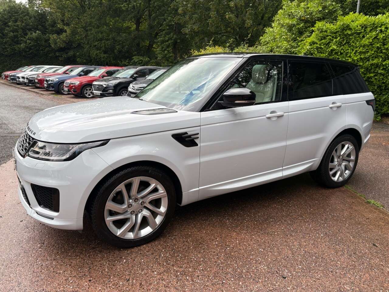 A 2020 LAND ROVER RANGE ROVER SPORT 3.0 SD V6 HSE Dynamic SUV 5dr Diesel Auto 4WD Euro 6 (s/s) (306 ps) SAT NAV A 2020 LAND ROVER RANGE ROVER SPORT 3.0 SD V6 HSE Dynamic SUV 5dr Diesel Auto 4WD Euro 6 (s/s) (306 ps) SAT NAV