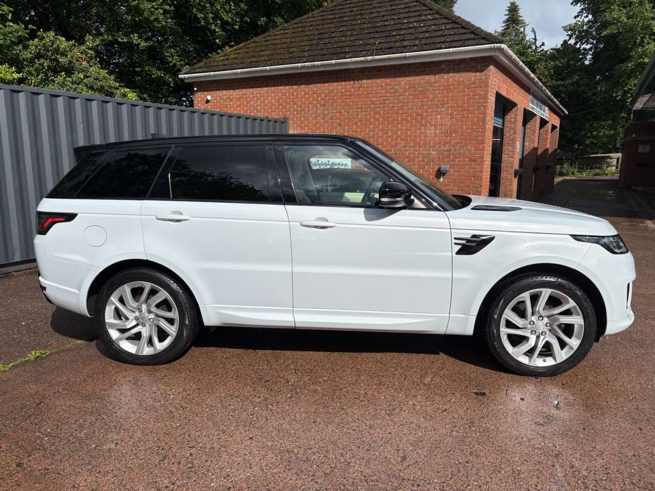 A 2020 LAND ROVER RANGE ROVER SPORT 3.0 SD V6 HSE Dynamic SUV 5dr Diesel Auto 4WD Euro 6 (s/s) (306 ps) SAT NAV A 2020 LAND ROVER RANGE ROVER SPORT 3.0 SD V6 HSE Dynamic SUV 5dr Diesel Auto 4WD Euro 6 (s/s) (306 ps) SAT NAV