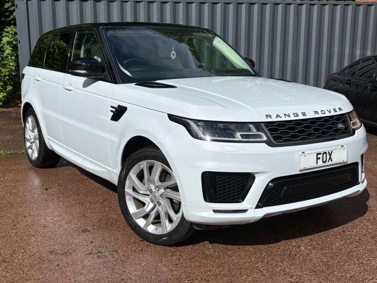 A 2020 LAND ROVER RANGE ROVER SPORT 3.0 SD V6 HSE Dynamic SUV 5dr Diesel Auto 4WD Euro 6 (s/s) (306 ps) SAT NAV A 2020 LAND ROVER RANGE ROVER SPORT 3.0 SD V6 HSE Dynamic SUV 5dr Diesel Auto 4WD Euro 6 (s/s) (306 ps) SAT NAV