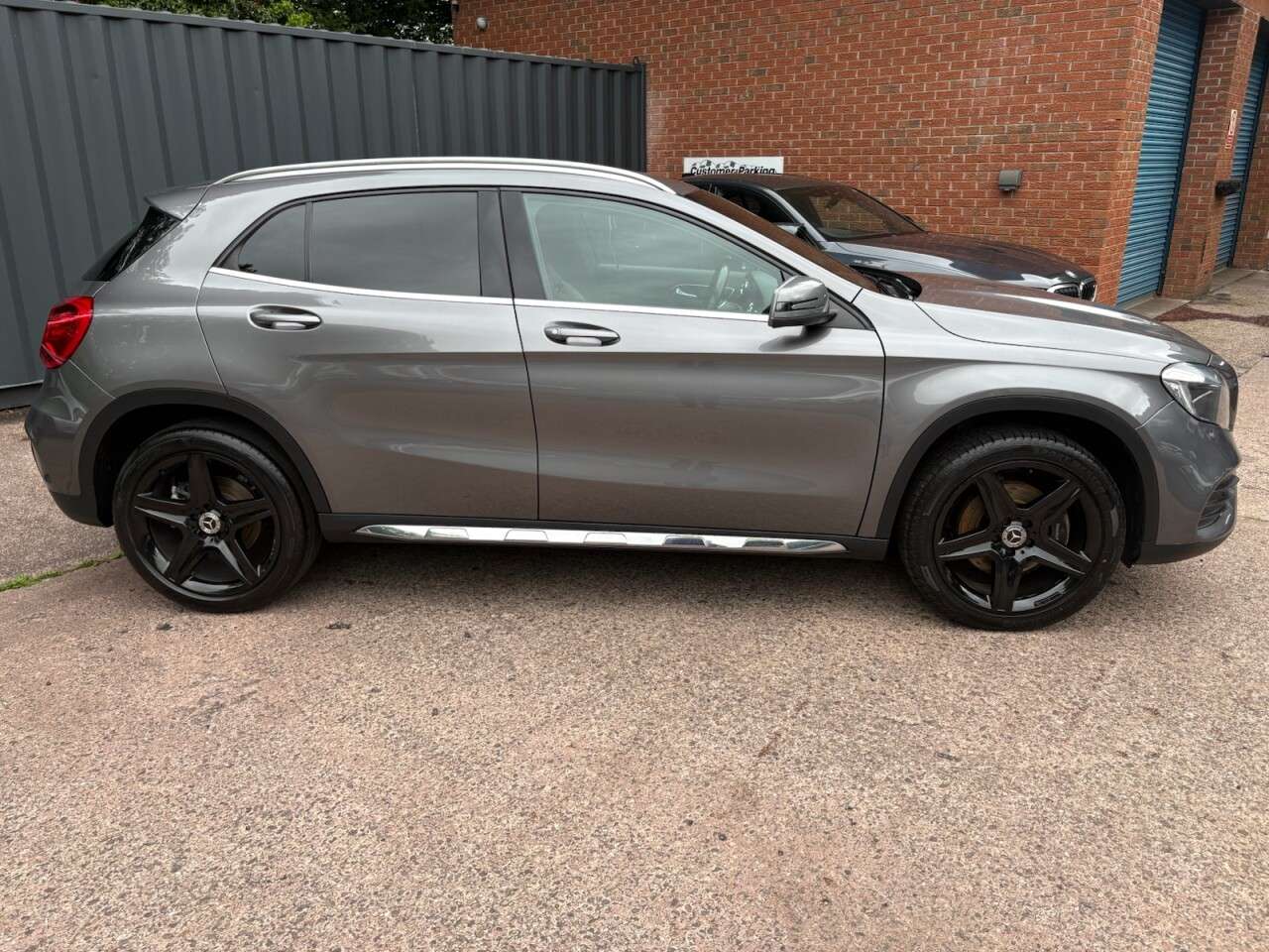 A 2018 MERCEDES-BENZ 180 2.1 GLA220d AMG Line SUV 5dr Diesel 7G-DCT 4MATIC Euro 6 (s/s) (170 ps) 4 X A 2018 MERCEDES-BENZ 180 2.1 GLA220d AMG Line SUV 5dr Diesel 7G-DCT 4MATIC Euro 6 (s/s) (170 ps) 4 X