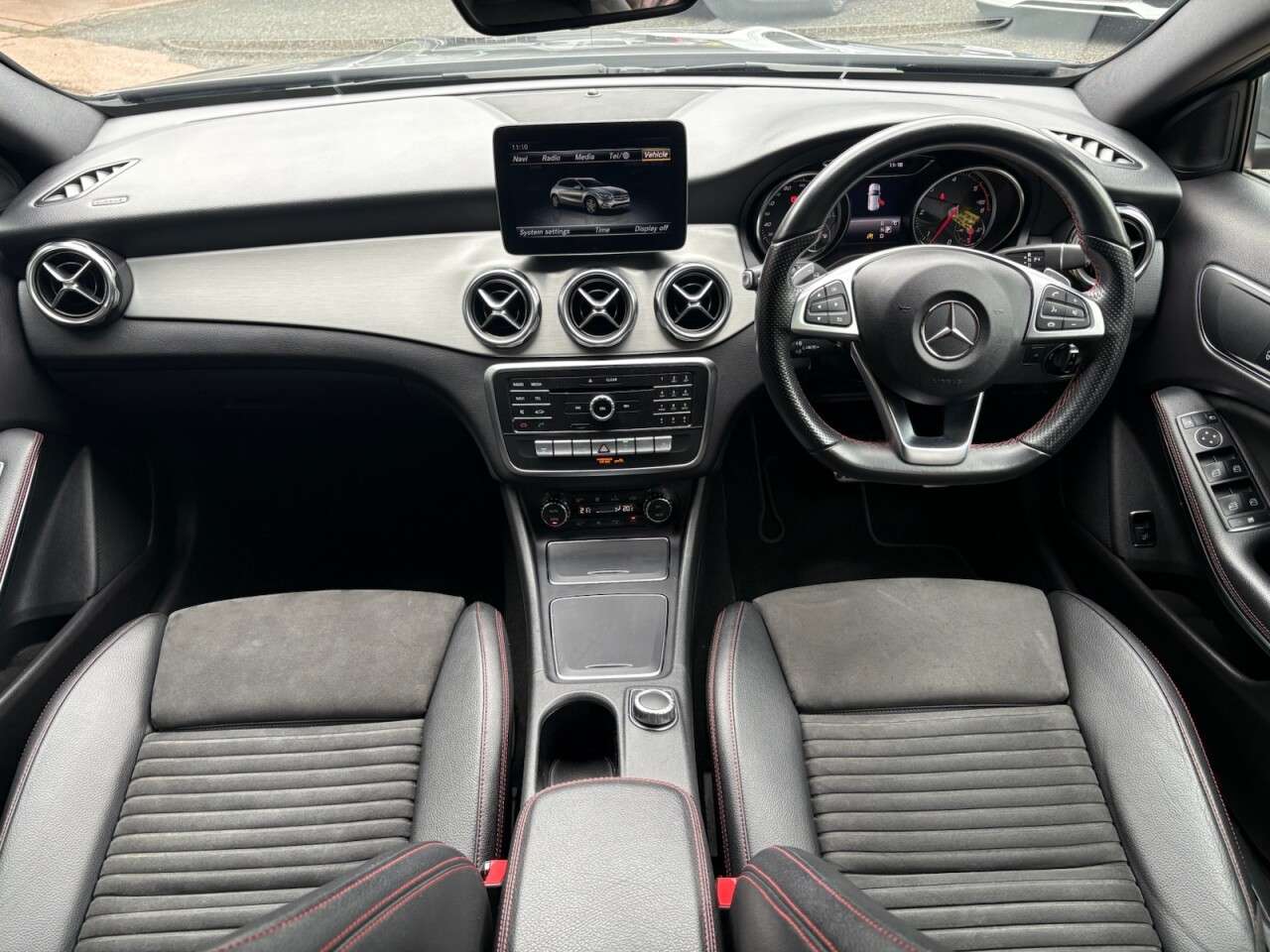 A 2018 MERCEDES-BENZ 180 2.1 GLA220d AMG Line SUV 5dr Diesel 7G-DCT 4MATIC Euro 6 (s/s) (170 ps) 4 X A 2018 MERCEDES-BENZ 180 2.1 GLA220d AMG Line SUV 5dr Diesel 7G-DCT 4MATIC Euro 6 (s/s) (170 ps) 4 X
