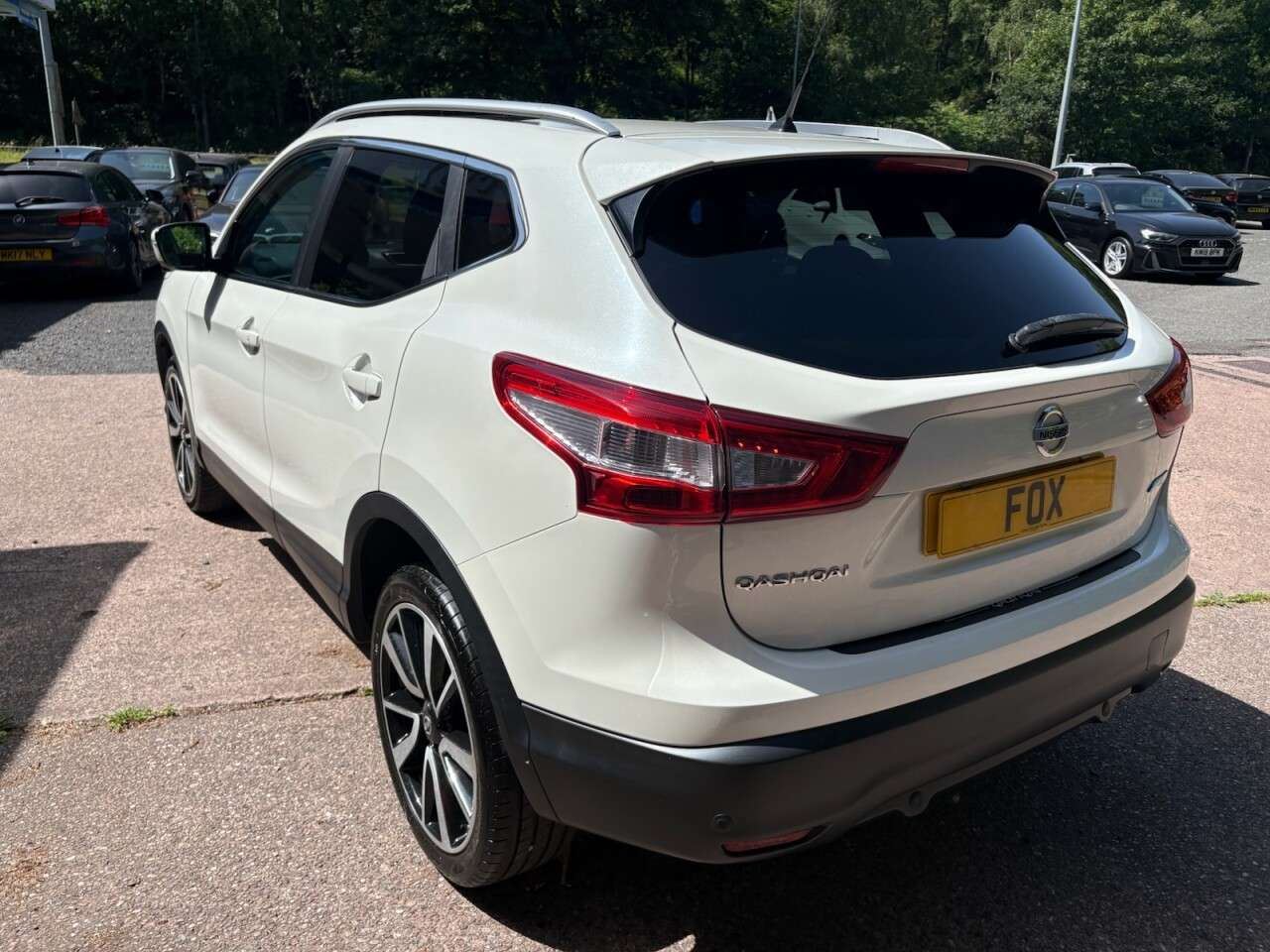 A 2014 NISSAN QASHQAI 1.6 dCi Tekna SUV 5dr Diesel Manual 2WD Euro 5 (s/s) (130 ps) REVERSING CAM A 2014 NISSAN QASHQAI 1.6 dCi Tekna SUV 5dr Diesel Manual 2WD Euro 5 (s/s) (130 ps) REVERSING CAM