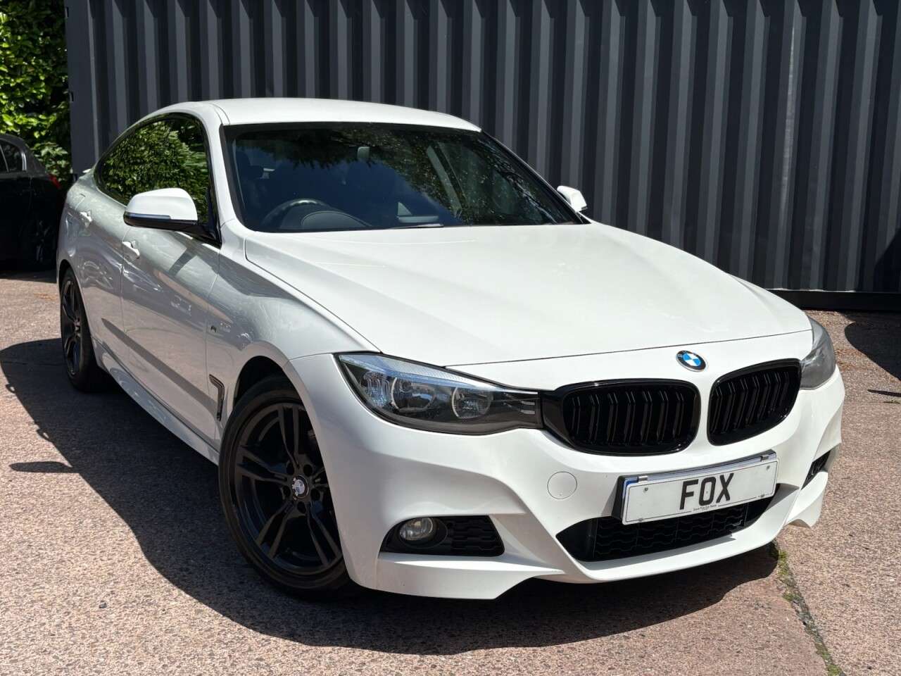 A 2016 BMW 3 SERIES GRAN TURISMO 2.0 320d M Sport GT 5dr Diesel Auto Euro 6 (s/s) (190 ps) PRIVACY GLASS-PAR A 2016 BMW 3 SERIES GRAN TURISMO 2.0 320d M Sport GT 5dr Diesel Auto Euro 6 (s/s) (190 ps) PRIVACY GLASS-PAR