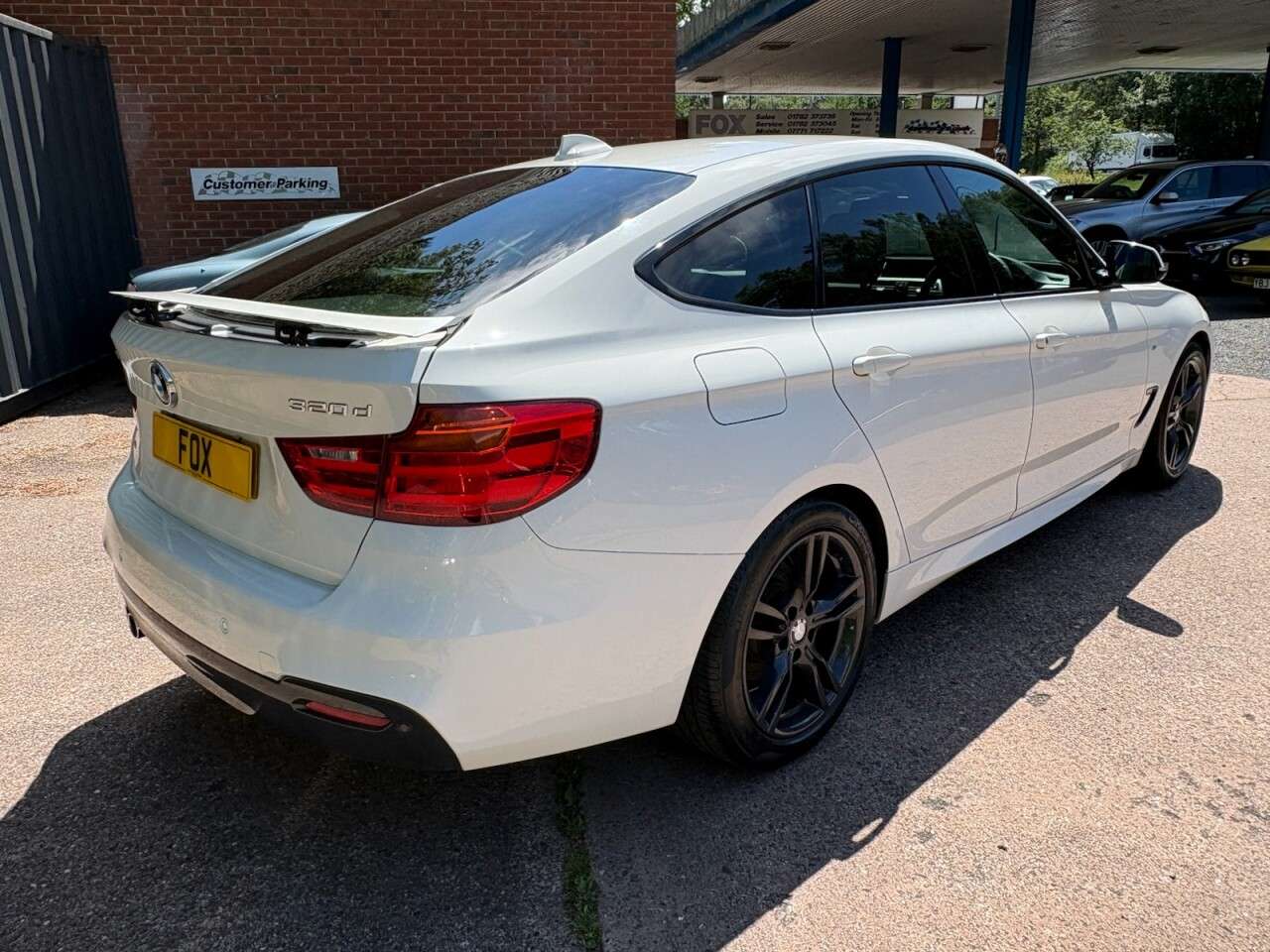 A 2016 BMW 3 SERIES GRAN TURISMO 2.0 320d M Sport GT 5dr Diesel Auto Euro 6 (s/s) (190 ps) PRIVACY GLASS-PAR A 2016 BMW 3 SERIES GRAN TURISMO 2.0 320d M Sport GT 5dr Diesel Auto Euro 6 (s/s) (190 ps) PRIVACY GLASS-PAR