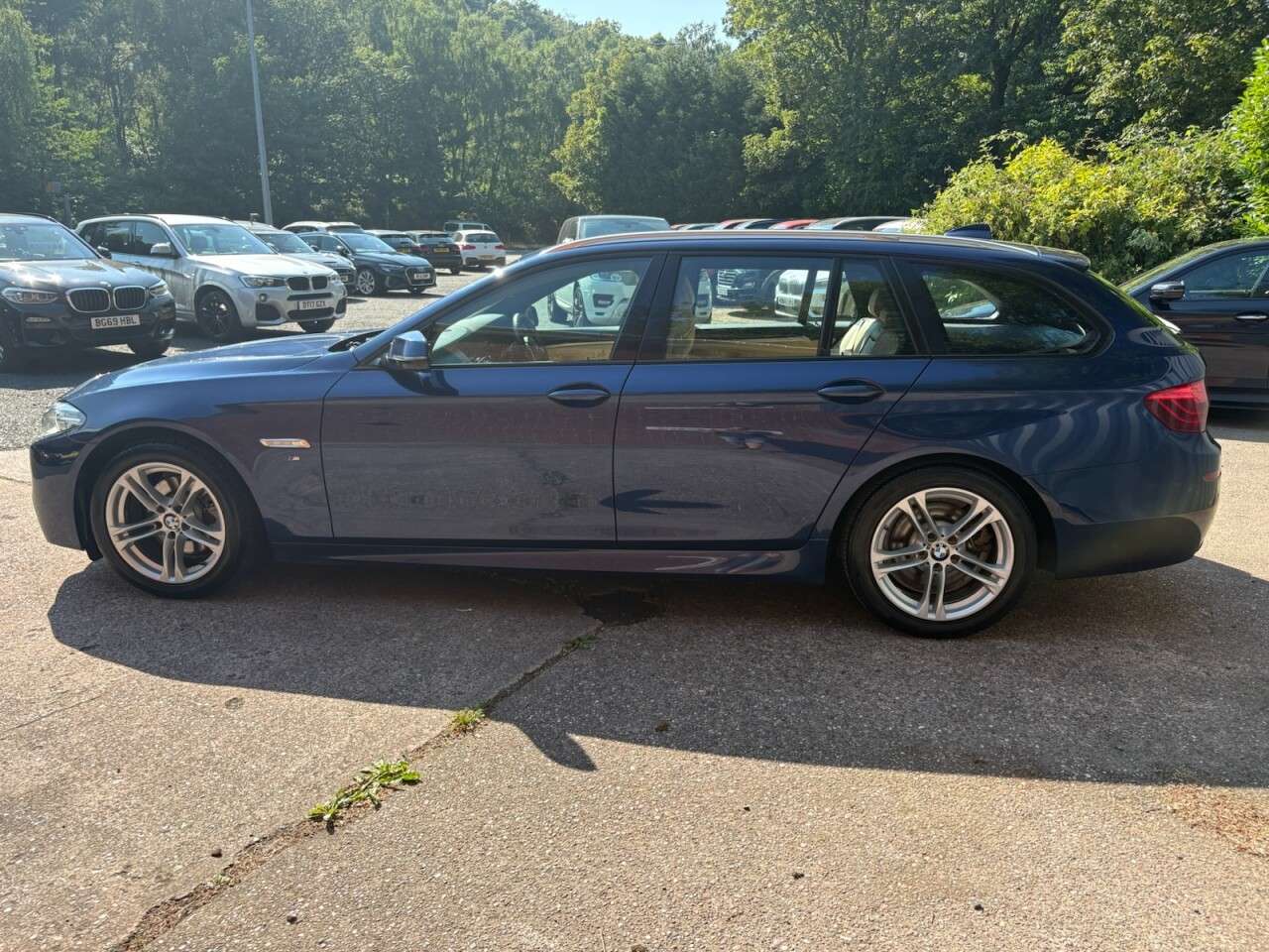 A 2017 BMW 5 SERIES 2.0 520d M Sport Touring 5dr Diesel Auto Euro 6 (s/s) (190 ps) A 2017 BMW 5 SERIES 2.0 520d M Sport Touring 5dr Diesel Auto Euro 6 (s/s) (190 ps)