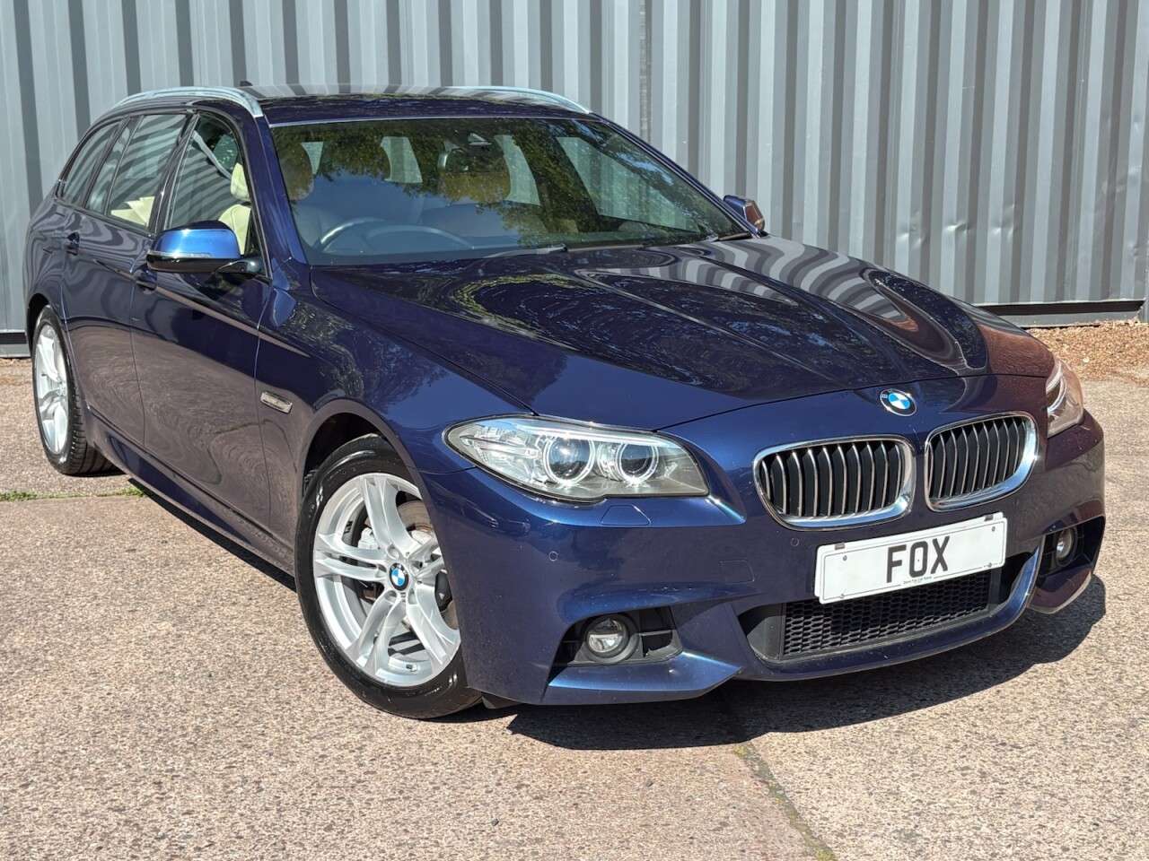 A 2017 BMW 5 SERIES 2.0 520d M Sport Touring 5dr Diesel Auto Euro 6 (s/s) (190 ps) A 2017 BMW 5 SERIES 2.0 520d M Sport Touring 5dr Diesel Auto Euro 6 (s/s) (190 ps)
