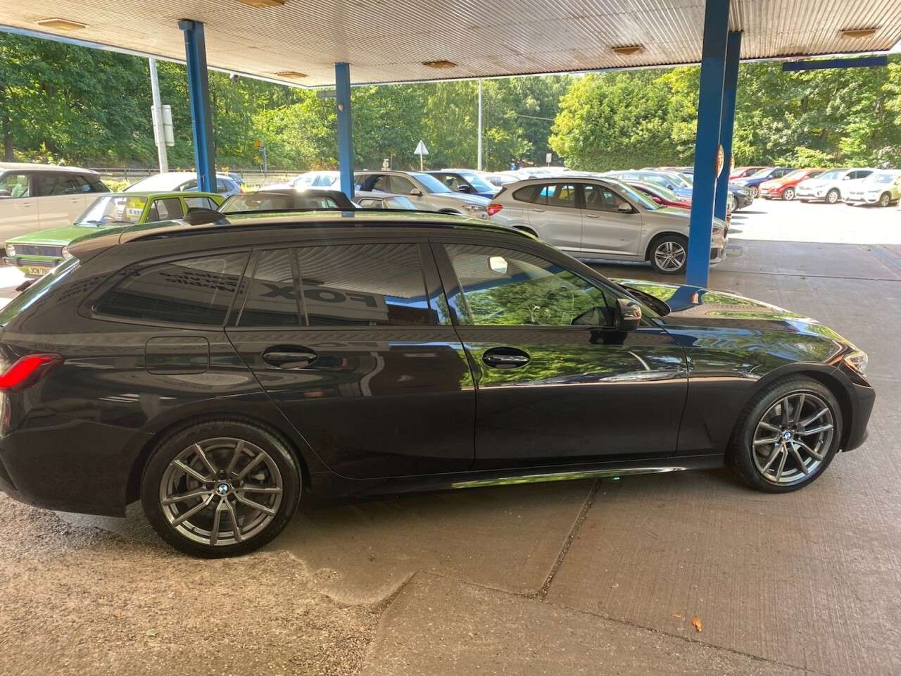 A 2020 BMW 3 SERIES 2.0 320i Sport Touring 5dr Petrol Auto Euro 6 (s/s) (184 ps) NAV-PRIVACY GL A 2020 BMW 3 SERIES 2.0 320i Sport Touring 5dr Petrol Auto Euro 6 (s/s) (184 ps) NAV-PRIVACY GL