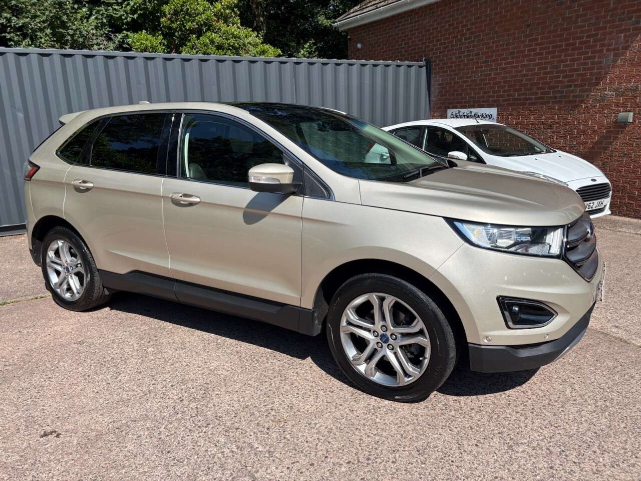 A 2016 FORD EDGE 2.0 TDCi Titanium SUV 5dr Diesel Powershift AWD Euro 6 (s/s) (210 ps) PAN R A 2016 FORD EDGE 2.0 TDCi Titanium SUV 5dr Diesel Powershift AWD Euro 6 (s/s) (210 ps) PAN R
