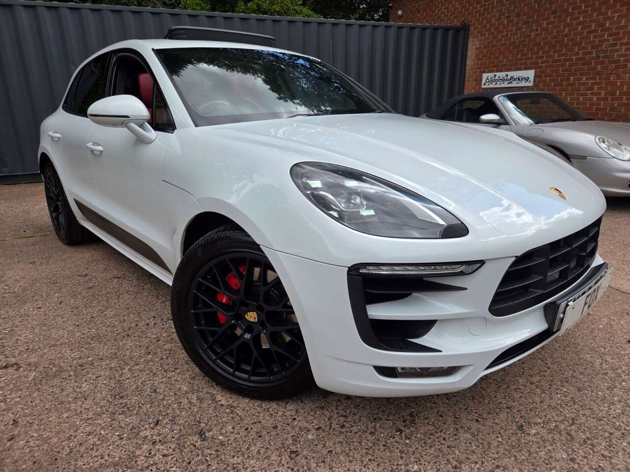 A 2016 PORSCHE MACAN 3.0T V6 GTS SUV 5dr Petrol PDK 4WD Euro 6 (s/s) (360 ps) 20INCH ALLOYS-SAT A 2016 PORSCHE MACAN 3.0T V6 GTS SUV 5dr Petrol PDK 4WD Euro 6 (s/s) (360 ps) 20INCH ALLOYS-SAT