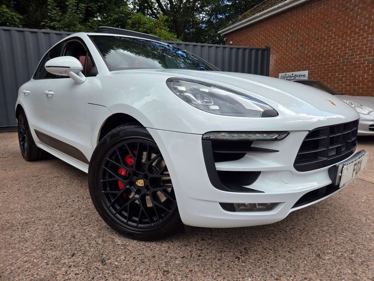 A 2016 PORSCHE MACAN 3.0T V6 GTS SUV 5dr Petrol PDK 4WD Euro 6 (s/s) (360 ps) 20INCH ALLOYS-SAT A 2016 PORSCHE MACAN 3.0T V6 GTS SUV 5dr Petrol PDK 4WD Euro 6 (s/s) (360 ps) 20INCH ALLOYS-SAT