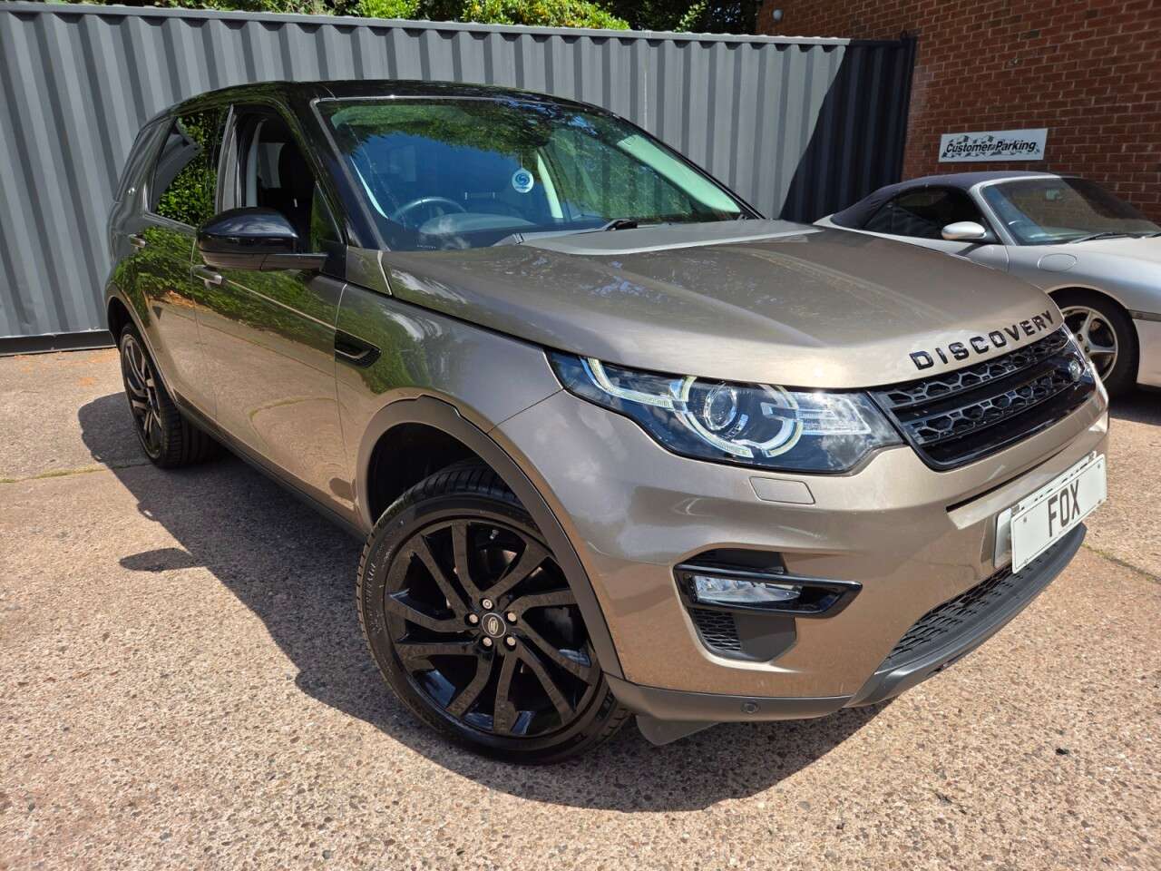 A 2016 LAND ROVER DISCOVERY SPORT 2.0 TD4 HSE Black SUV 5dr Diesel Auto 4WD Euro 6 (s/s) (180 ps) REVERSING C A 2016 LAND ROVER DISCOVERY SPORT 2.0 TD4 HSE Black SUV 5dr Diesel Auto 4WD Euro 6 (s/s) (180 ps) REVERSING C