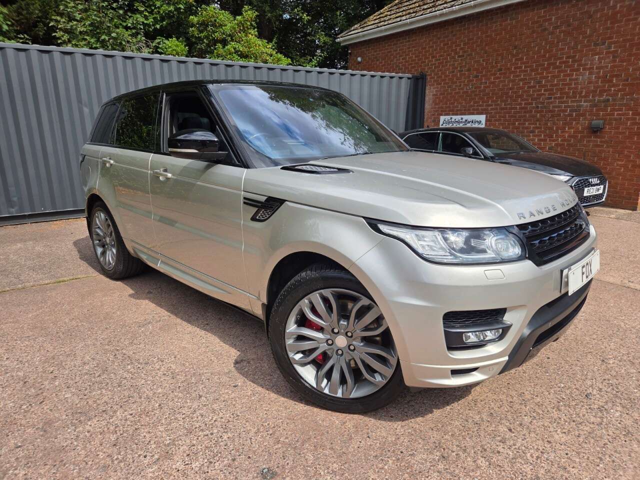 A 2015 LAND ROVER RANGE ROVER SPORT 3.0 SD V6 Autobiography Dynamic SUV 5dr Diesel Auto 4WD Euro 5 (s/s) (306 p A 2015 LAND ROVER RANGE ROVER SPORT 3.0 SD V6 Autobiography Dynamic SUV 5dr Diesel Auto 4WD Euro 5 (s/s) (306 p