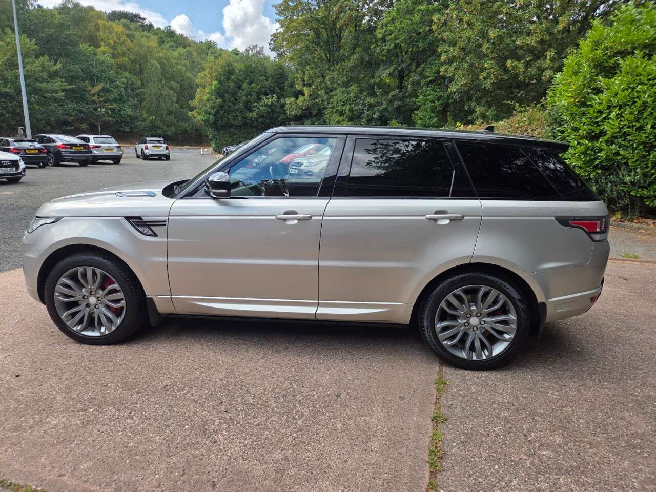 A 2015 LAND ROVER RANGE ROVER SPORT 3.0 SD V6 Autobiography Dynamic SUV 5dr Diesel Auto 4WD Euro 5 (s/s) (306 p A 2015 LAND ROVER RANGE ROVER SPORT 3.0 SD V6 Autobiography Dynamic SUV 5dr Diesel Auto 4WD Euro 5 (s/s) (306 p