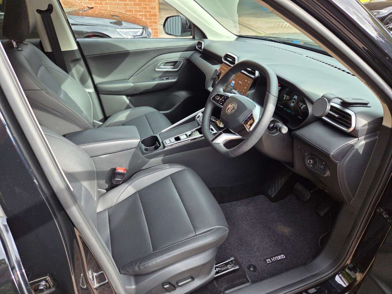 A 2024 MG MG ZS 1.5 Hybrid+ Trophy SUV 5dr Petrol Hybrid Auto Euro 6 (s/s) (196 ps) REVERSI A 2024 MG MG ZS 1.5 Hybrid+ Trophy SUV 5dr Petrol Hybrid Auto Euro 6 (s/s) (196 ps) REVERSI
