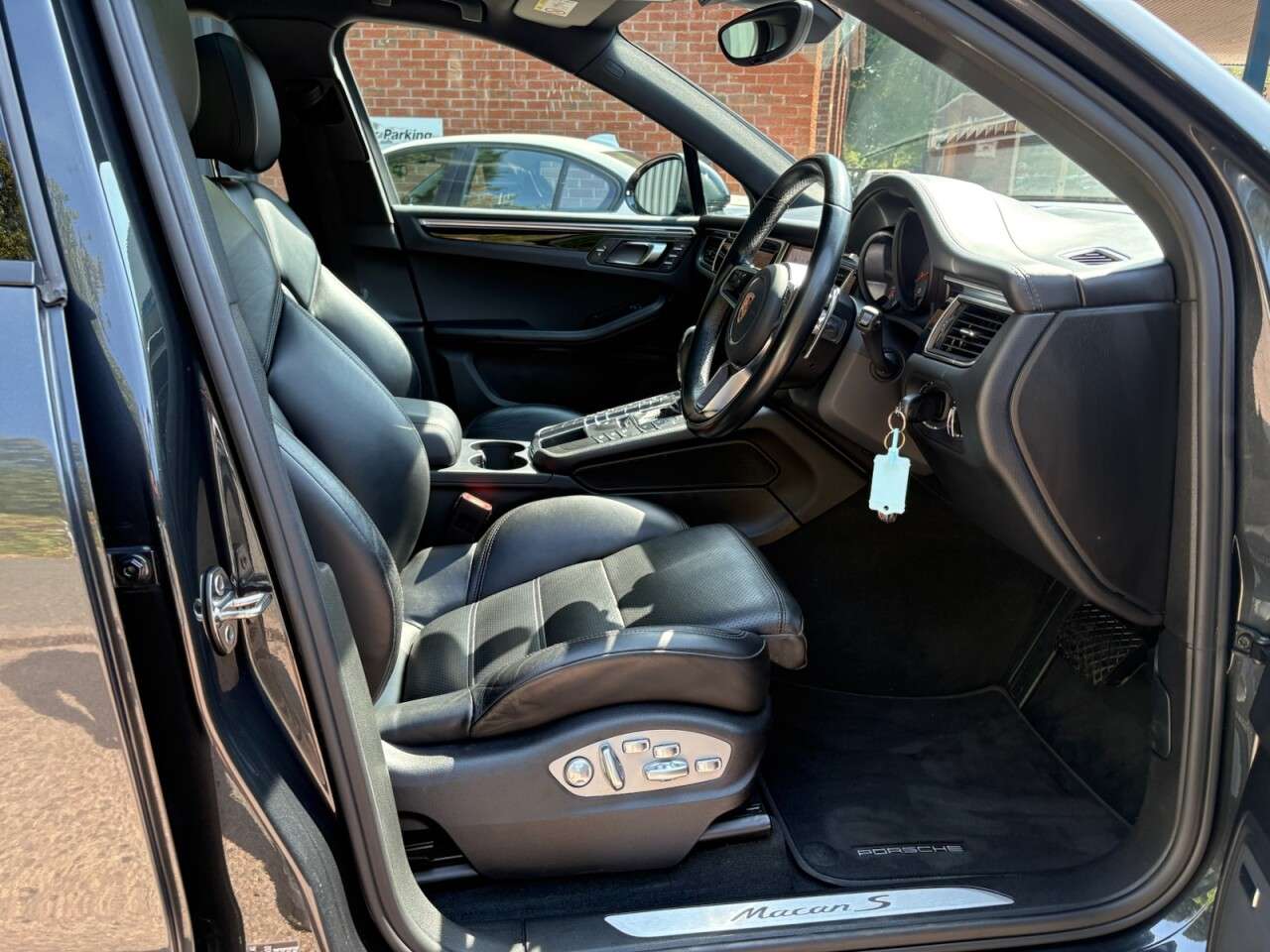 2017 PORSCHE MACAN 2017 PORSCHE MACAN