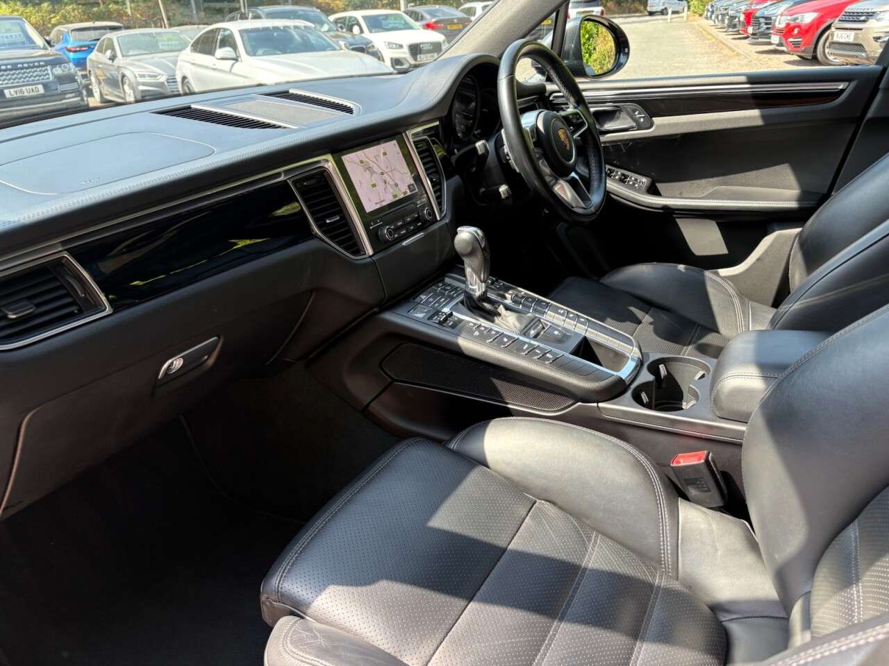 2017 PORSCHE MACAN 2017 PORSCHE MACAN