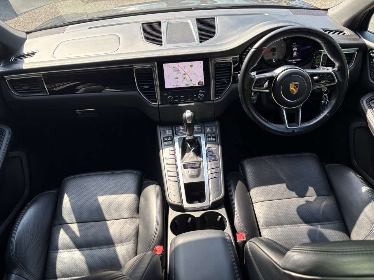 A 2017 PORSCHE MACAN 3.0 V6 S SUV 5dr Petrol PDK 4WD Euro 6 (s/s) (340 ps) ,SATELLITE NAVIGATION A 2017 PORSCHE MACAN 3.0 V6 S SUV 5dr Petrol PDK 4WD Euro 6 (s/s) (340 ps) ,SATELLITE NAVIGATION