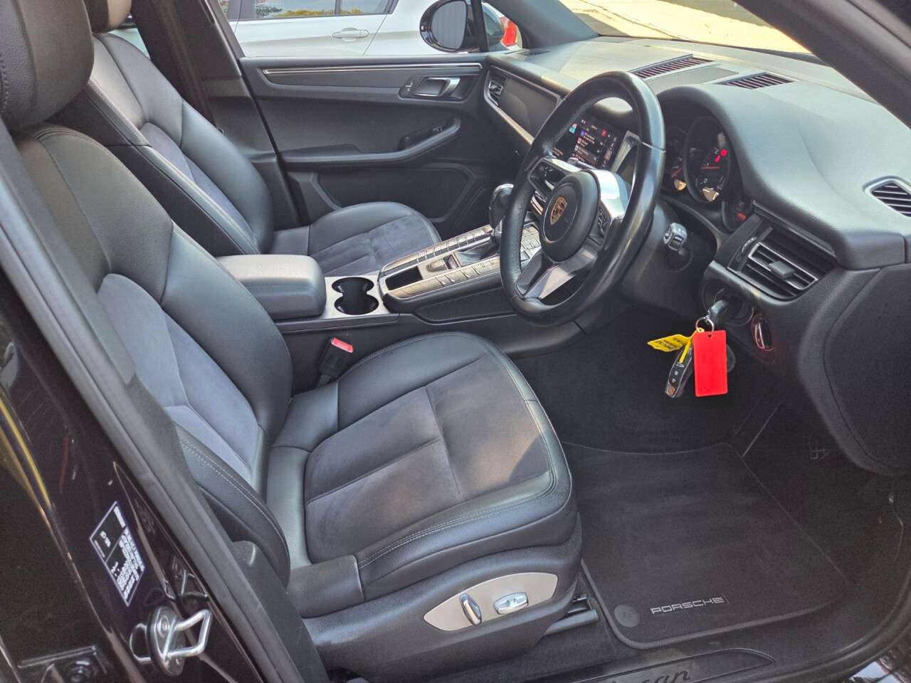 2019 PORSCHE MACAN 2019 PORSCHE MACAN